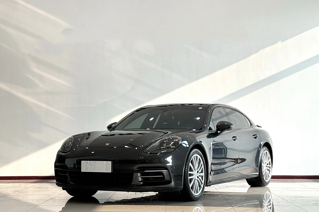 Porsche 2019 Panamera 4 Executive Extended Version 2.9T
