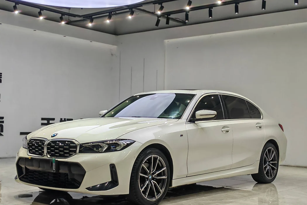 BMW 3 Series 2024 325Li M sports suit