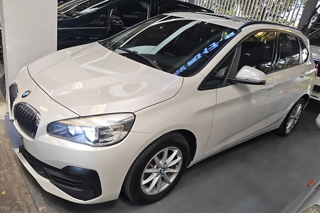 BMW 2 Series Wagon 2018 218i Style