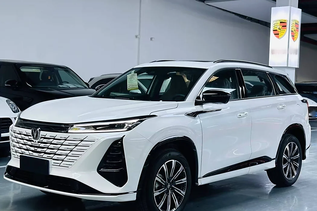 Changan CS75 PLUS 2024 third-generation Champion Version 1.5T Smart driving Jinhang Type