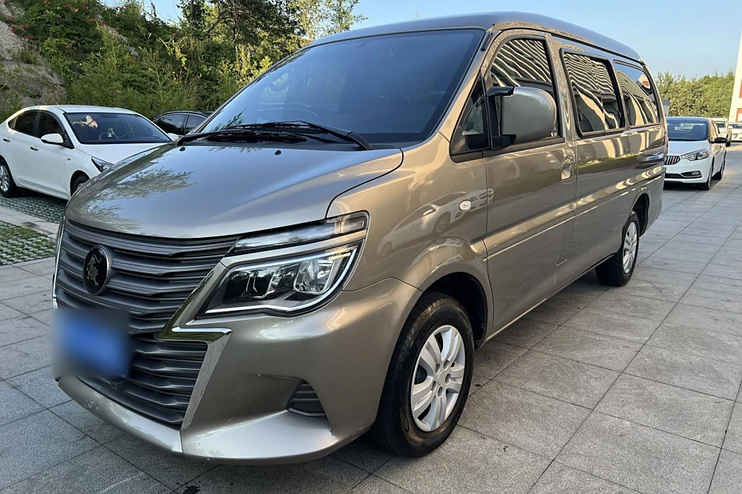 Dongfeng Popular Lingzhi 2024 M5L 1.5T manual Basic 7-seater