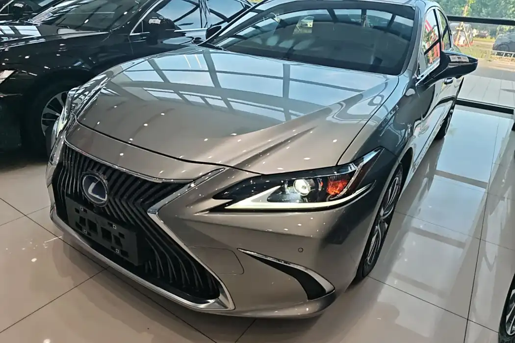 Lexus ES 2020 300h Excellent Edition