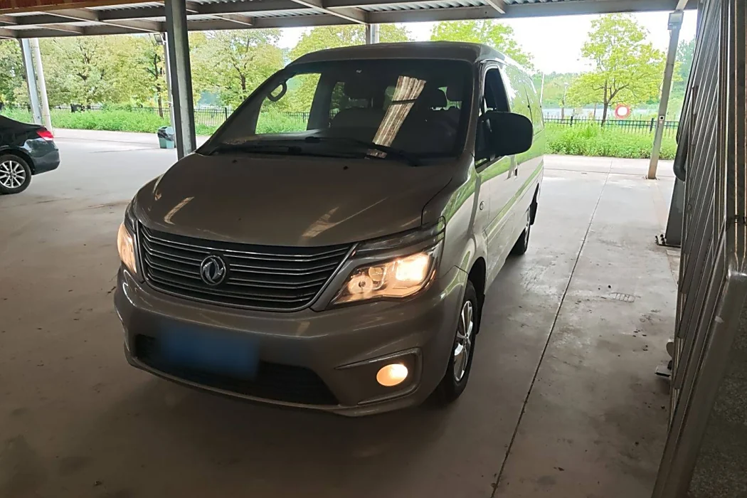 Dongfeng Popular Lingzhi 2019 M5L 1.6L 7-seater luxury Country VI