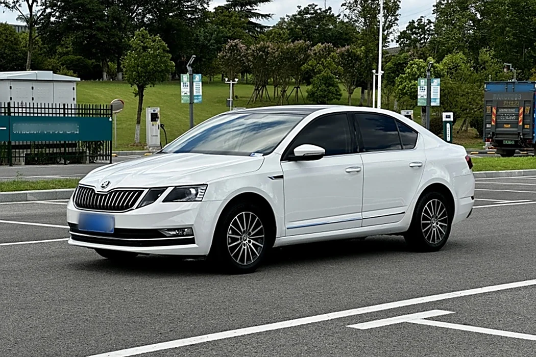 Skoda Octavia 2019 model ZI230 DSG Zhixing Deluxe Edition Country VI