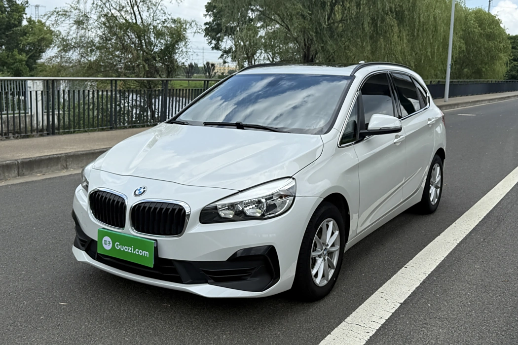 BMW 2 Series Wagon 2019 218i Style