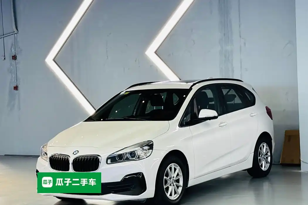 BMW 2 Series Wagon 2018 218i Style