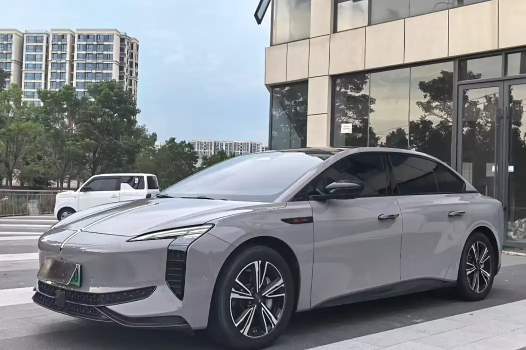 Hongqi EH7 2024 model 820 Pro
