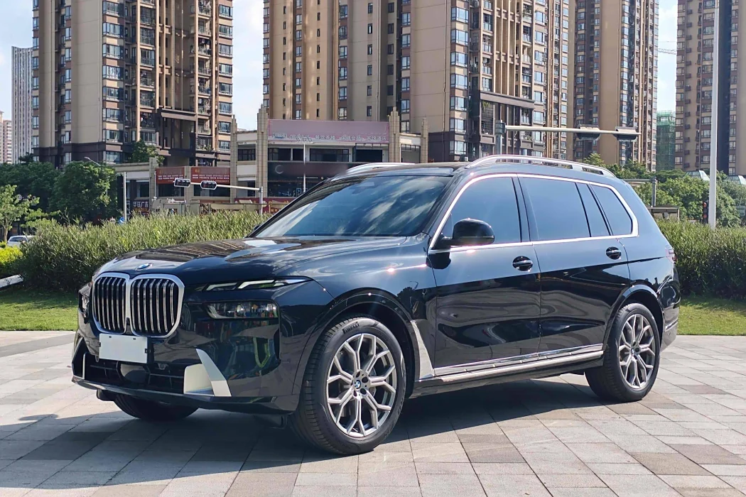 BMW X7 2023 xDrive40i Leading Luxury Package