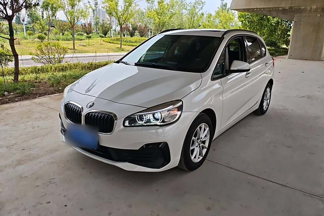 BMW 2 Series Wagon 2018 218i Style