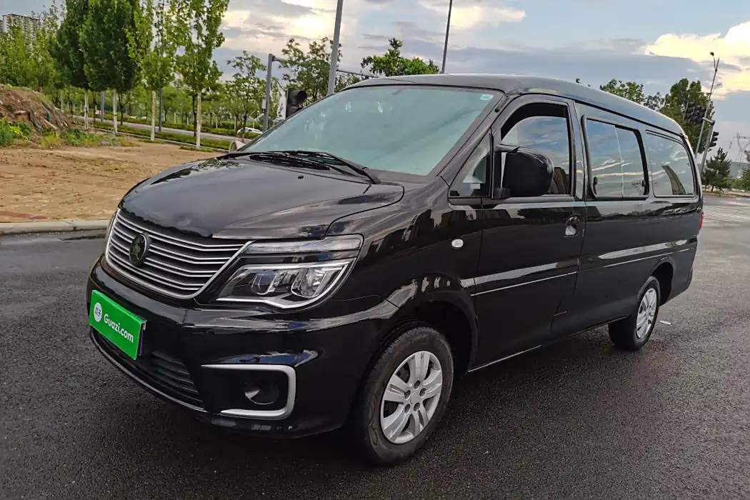 Dongfeng Popular Lingzhi 2022 M5L 1.6L Practical 7-seater