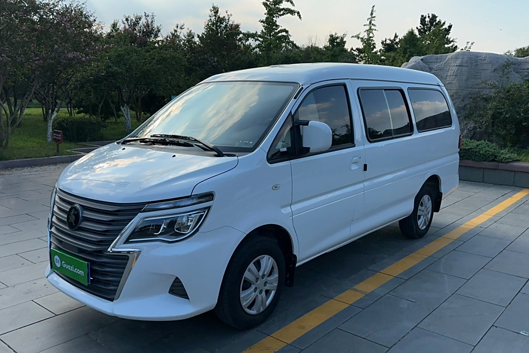 Dongfeng Popular Lingzhi 2023 M5L 1.6L basic 7-seater