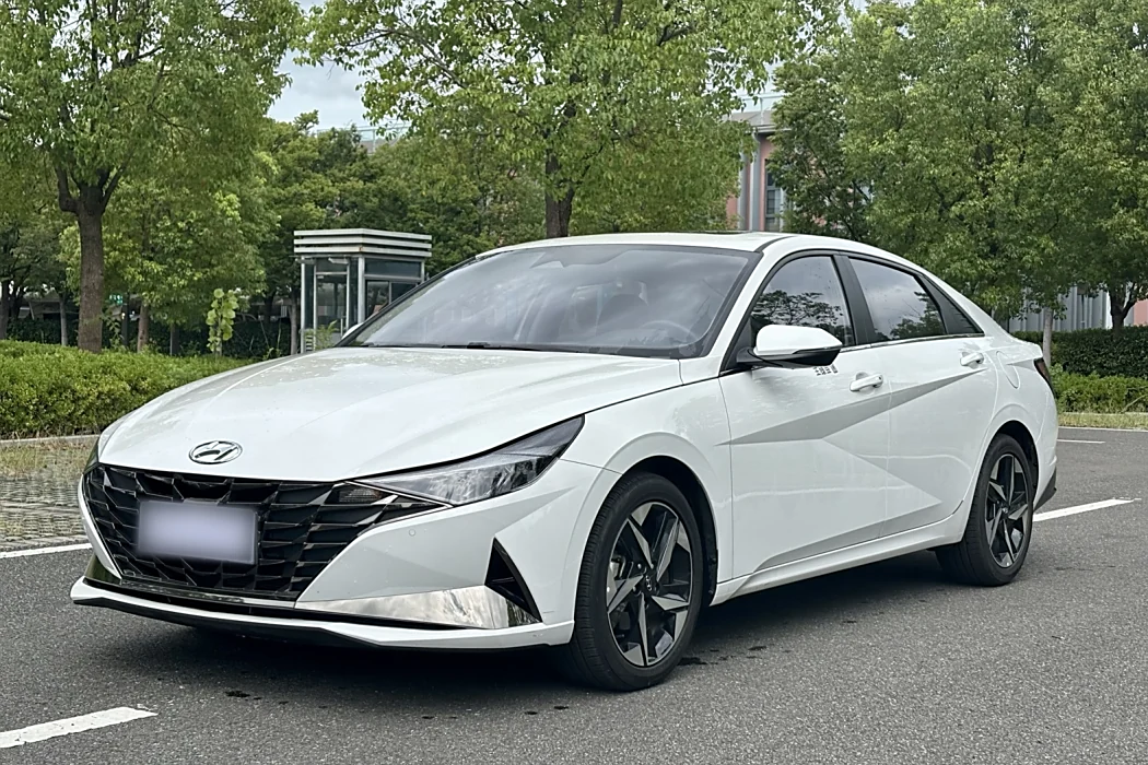 Hyundai Elantra 2022 1.5L CVT LUX Premium Edition