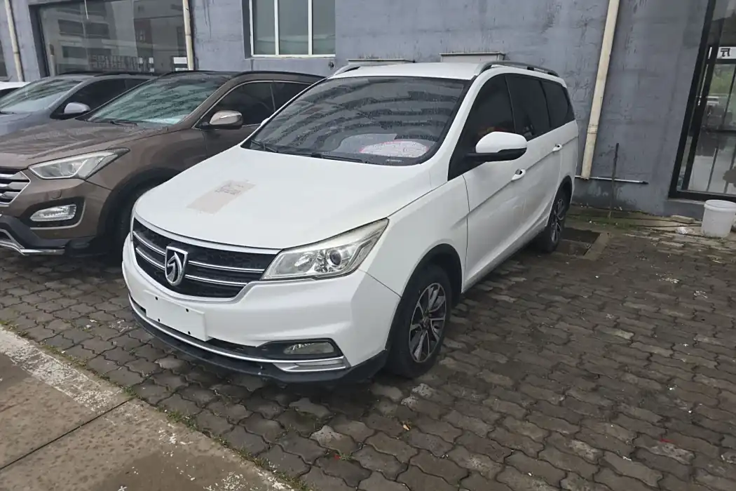Baojun 730 2019 1.5T CVT fashion 7-seater country VI