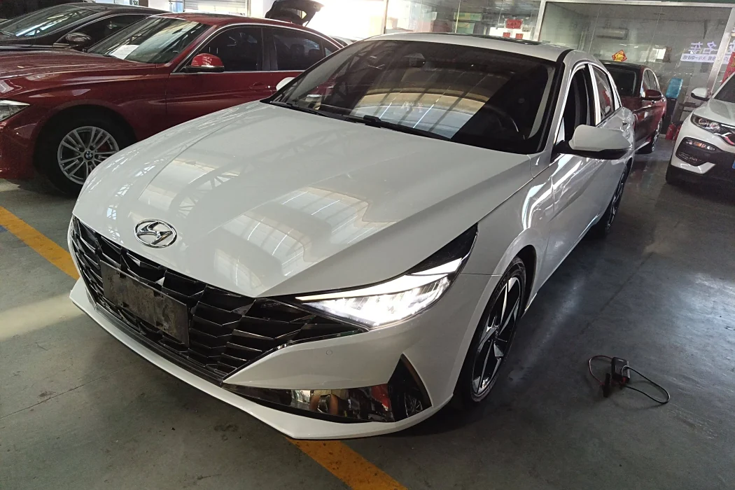 Hyundai Elantra 2022 1.5L CVT LUX Premium Edition