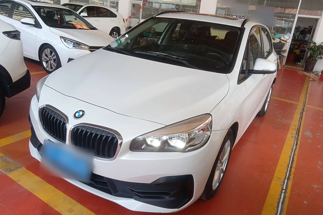 BMW 2 Series Wagon 2018 218i Style