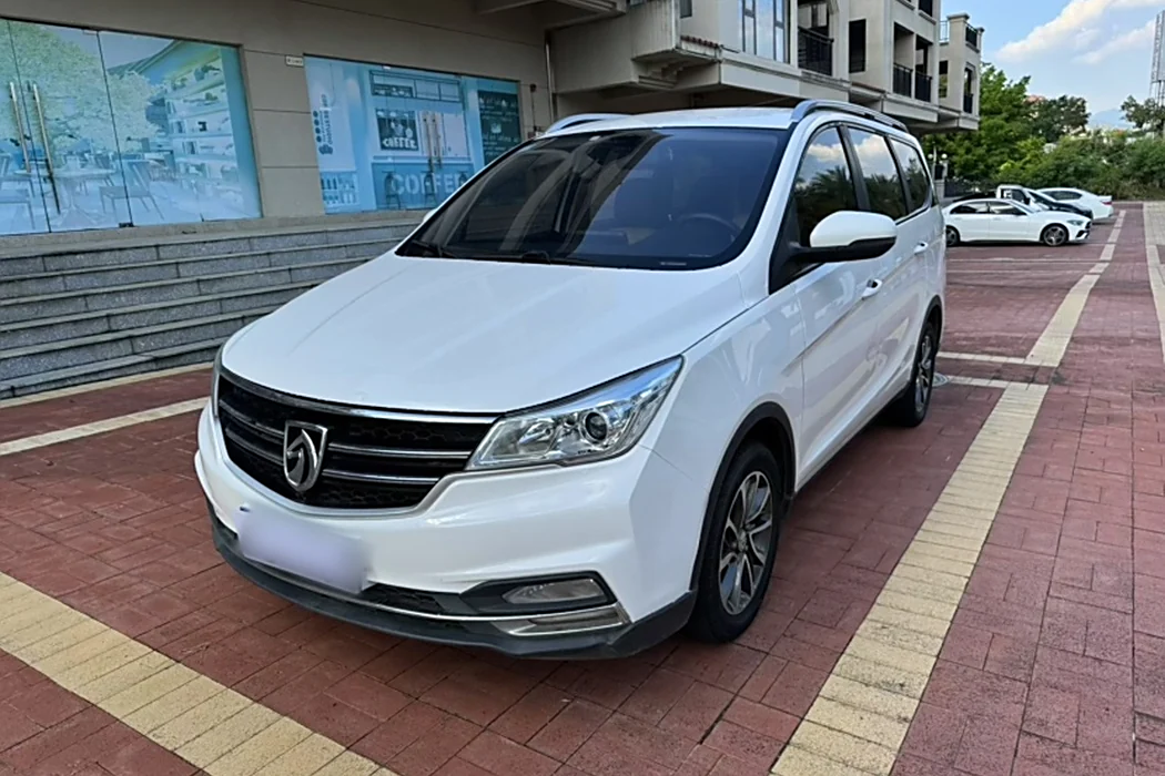 Baojun 730 2019 1.5L manual fashion type 7-seater national V