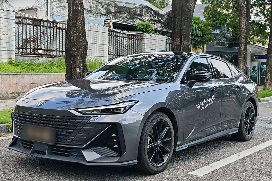 Changan UNI-V Model 2023 1.5T Premium