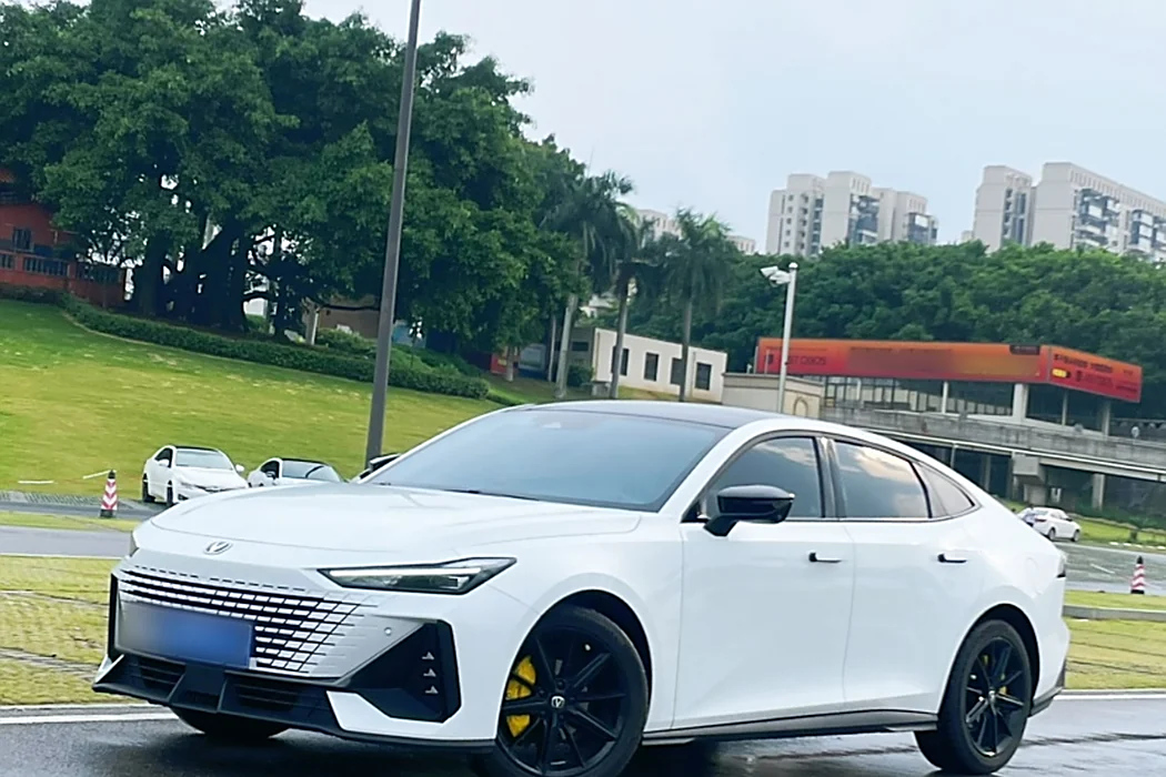 Changan UNI-V Model 2023 1.5T Premium