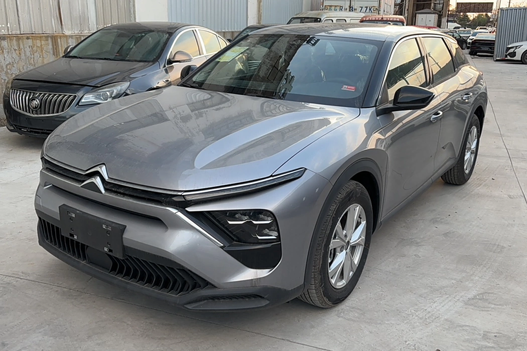 Citroen Versailles C5 X 1.6 T overseas version (137,700)