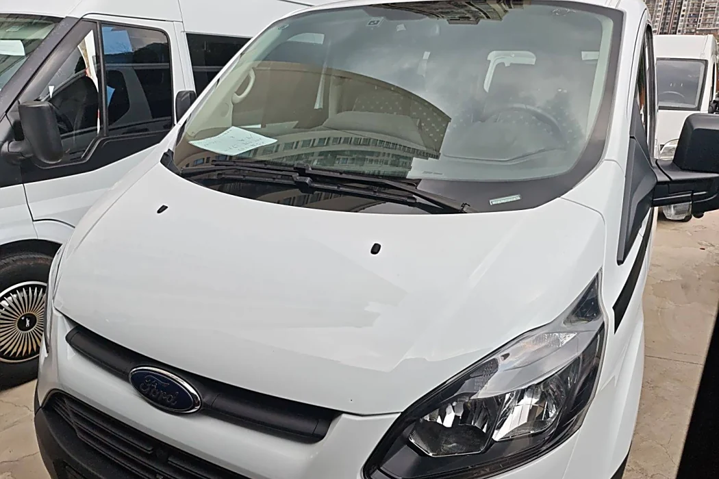Ford Quanshun 2019 2.0T diesel multi-function commercial vehicle short-axle low-top 6-seater country VI
