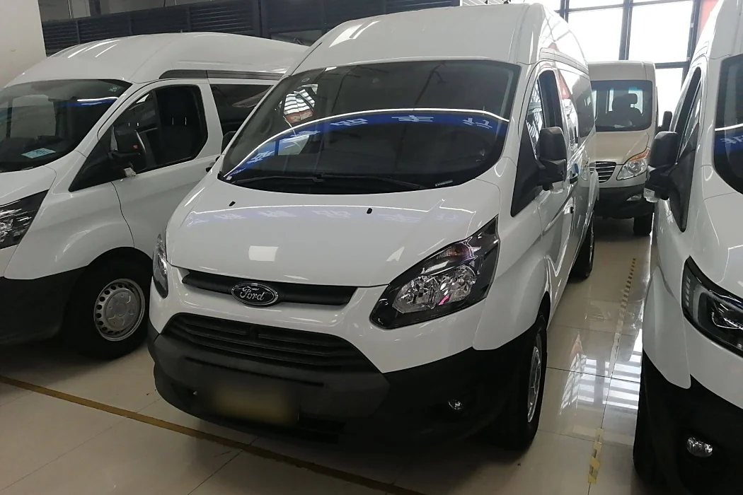 Ford Quanshun 2019 2.0T diesel multi-function commercial vehicle with 6 seats in the center axle and top of the country VI