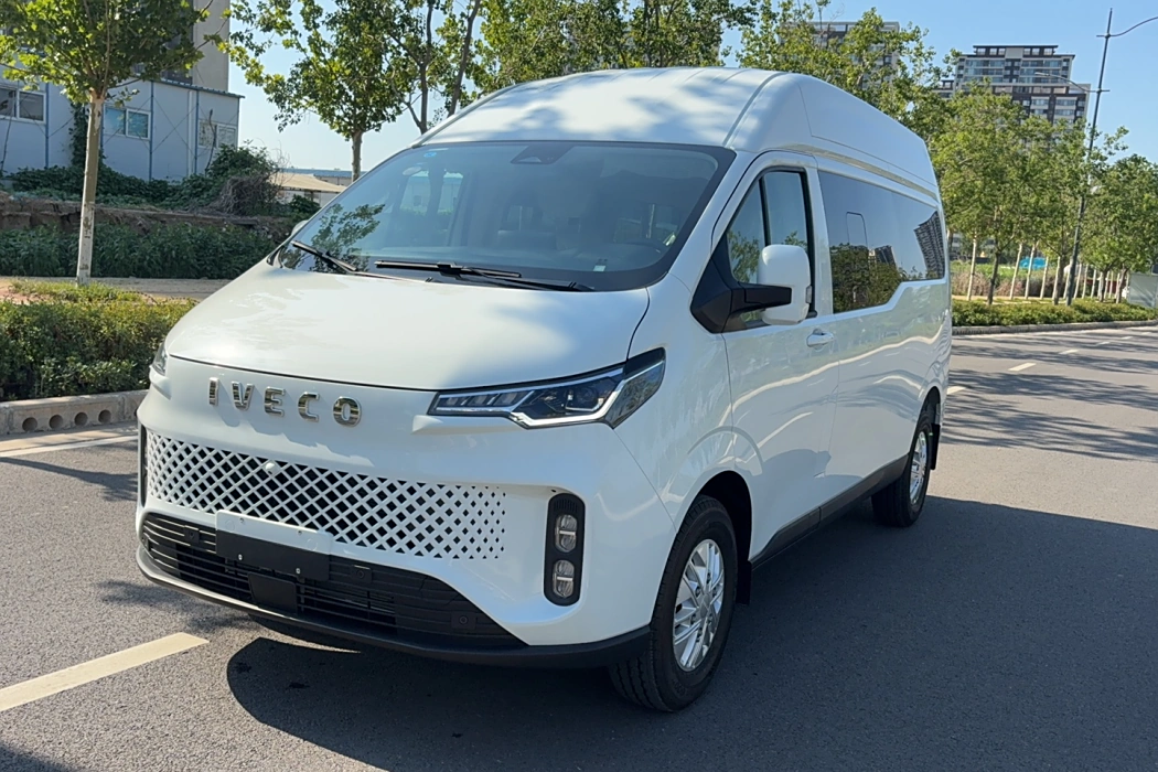 Iveco Juxing 2023 B330 Bus 2.0T 110KW Manual Xinghui Version High Top