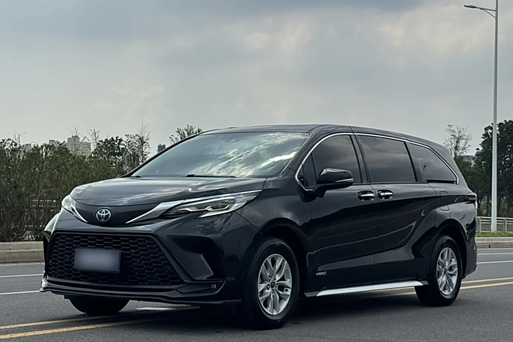 Toyota Grevia 2023 2.5L Hybrid Comfort Edition