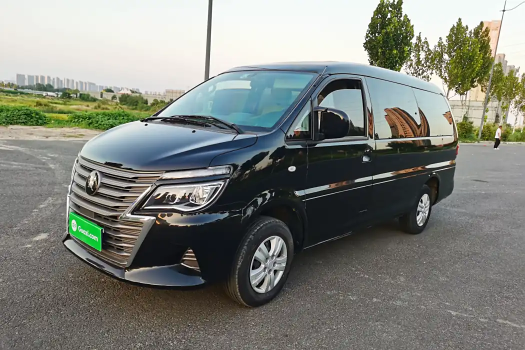 Dongfeng Popular Lingzhi 2022 new model M5L 1.6L basic 7-seater