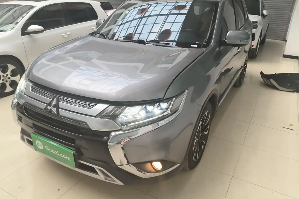 Mitsubishi Outlander 2019 2.4L four-wheel drive Premium Edition 5-seater Country VI