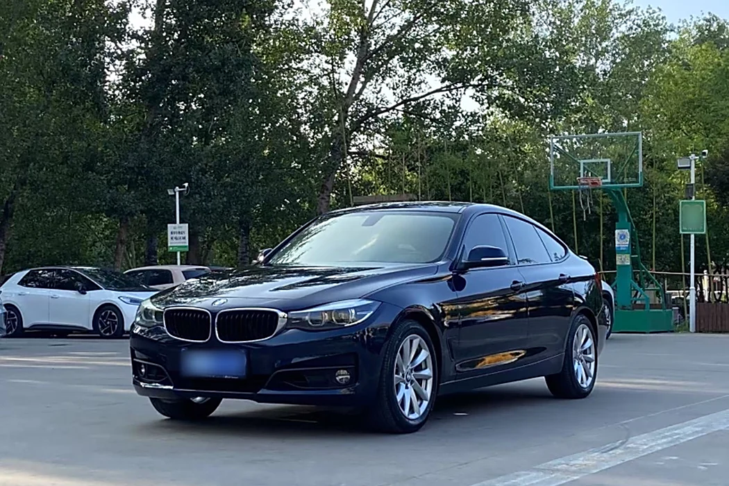 BMW 3 Series GT 2019 320i Style