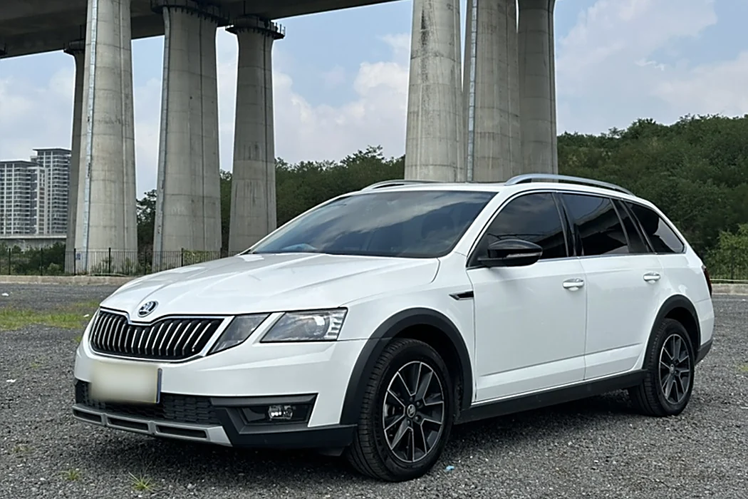 Skoda Octavia 2019 Station Wagon ZI230 DSG Deluxe Edition Country VI