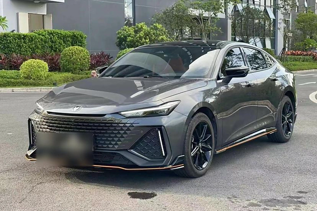 Changan UNI-V 2023 2.0T Leader Edition