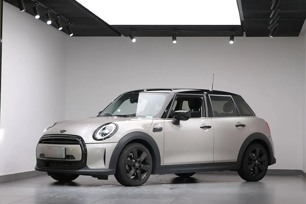 MINI 2023 1.5T COOPER Artist five-door version