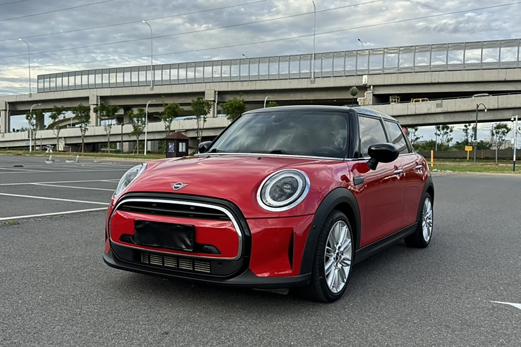 MINI 2022 facelift 1.5T COOPER classic five-door version