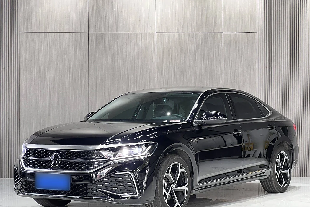 Volkswagen Passat 2025 Outstanding Model 330TSI Starry Sky Elite Edition