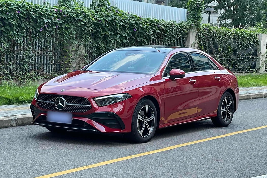 Mercedes-Benz A-class 2022 facelift Triple A 200 L sports sedan fashion type
