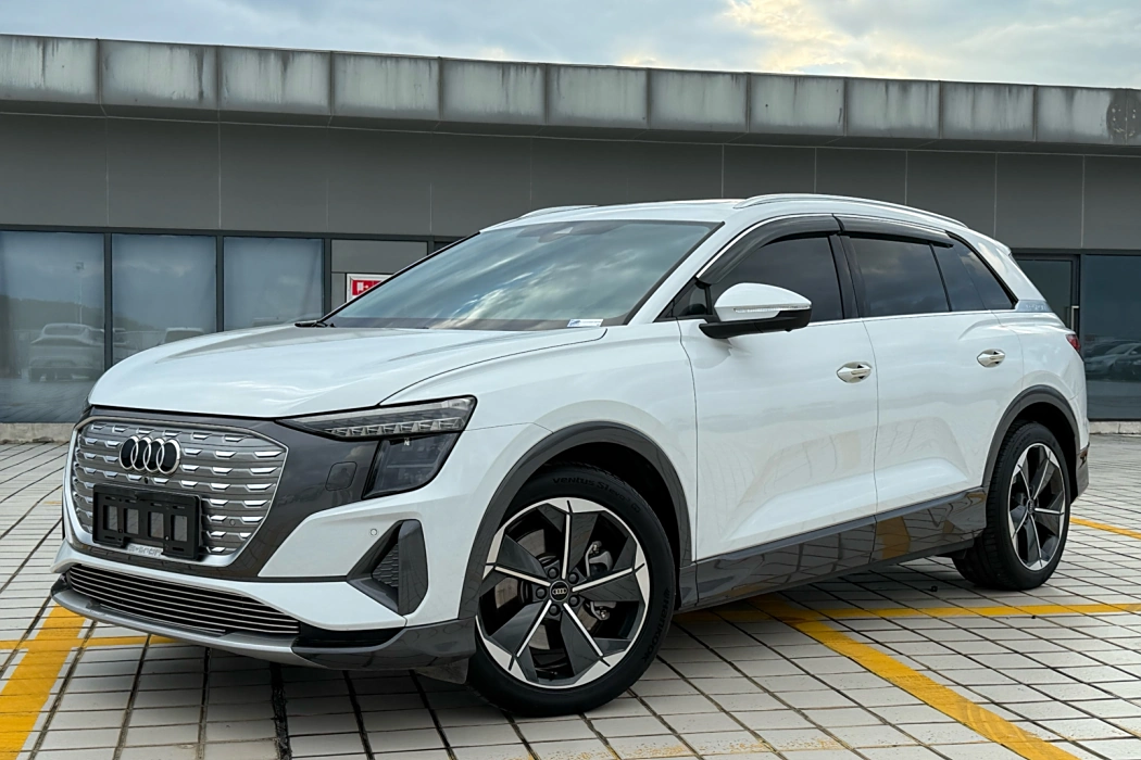 Audi Q5 e-tron 2023 model 40 e-tron sparkly brocade suit