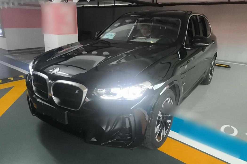 BMW iX3 2024 Leader