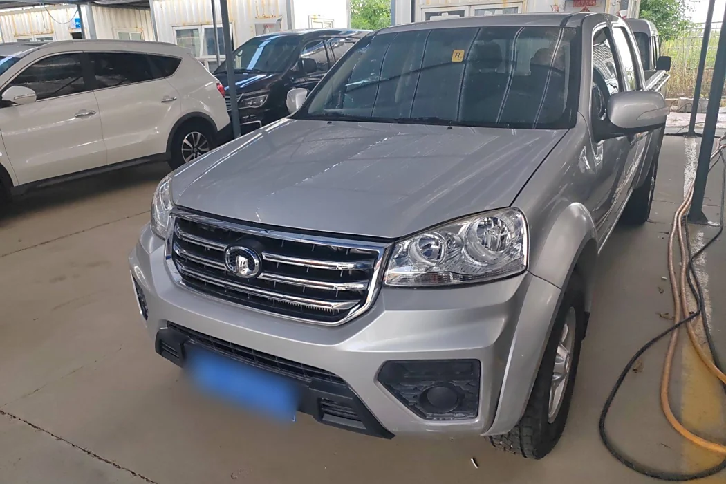 Great Wall Fengjun 5 2017 2.0T European version diesel two-wheel drive aggressive large double-row GW4D20E