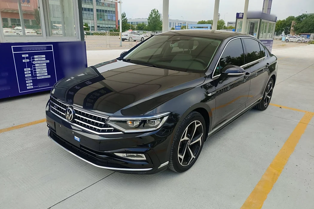 Volkswagen Magotan 2023 2 million Commemorative Edition 330TSI DSG Luxury