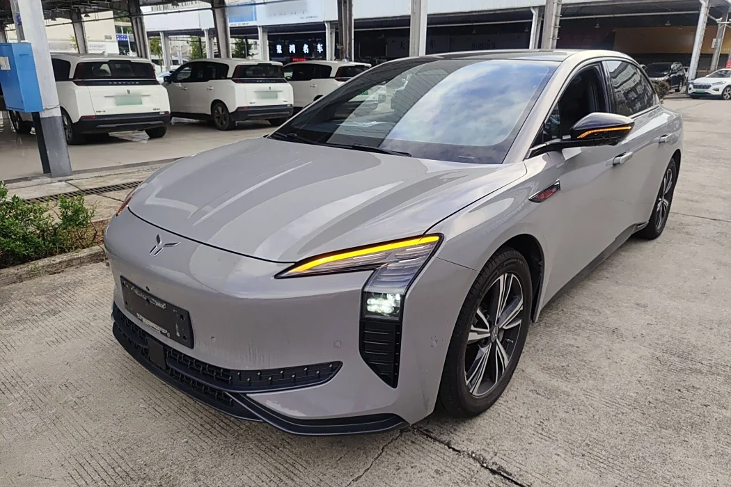 Hongqi EH7 2024 model 820 Pro