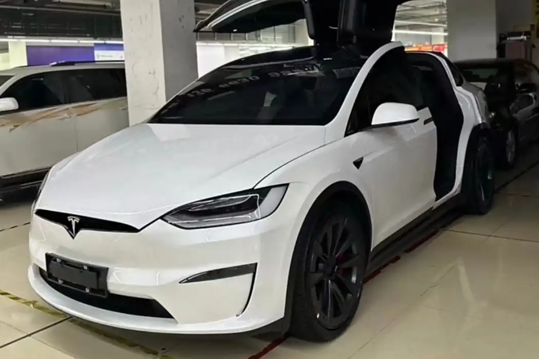 Tesla Model X 2023 three-motor all-wheel drive Plaid version