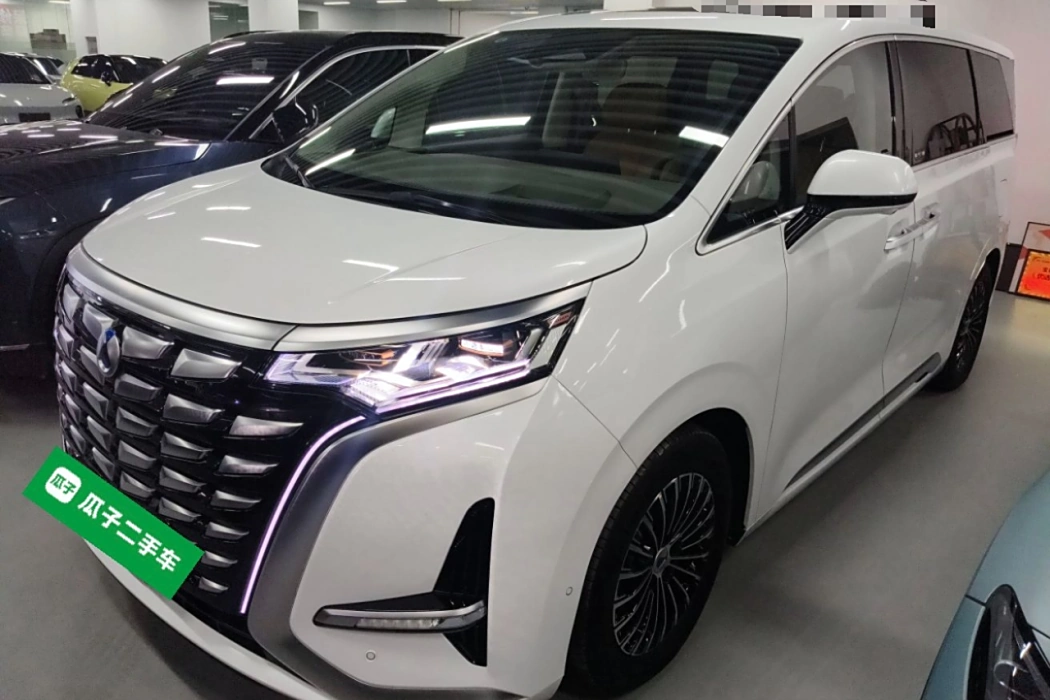 Denza D9 2022 DM-i 970 four-wheel drive flagship model