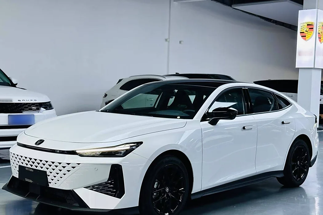 Changan UNI-V 2025 1.5T 500Bar premium type