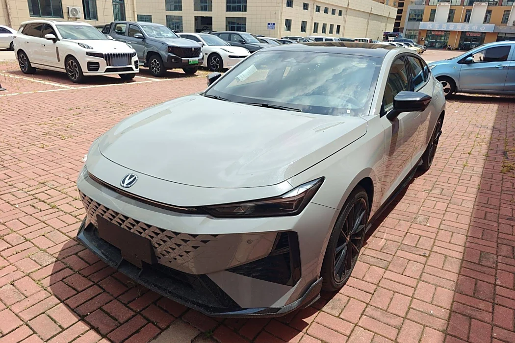 Changan UNI-V 2024 1.5T Premium Sports Type
