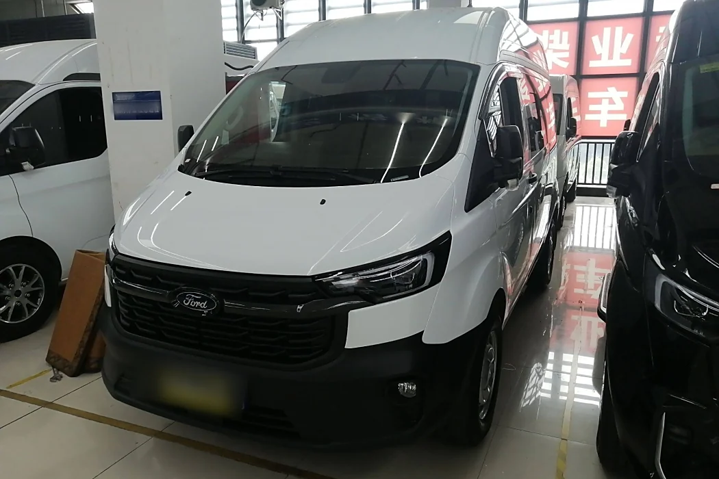 Ford Quanshun 2023 2.0T diesel manual multi-function commercial vehicle short axle mid-top 5/6 seats
