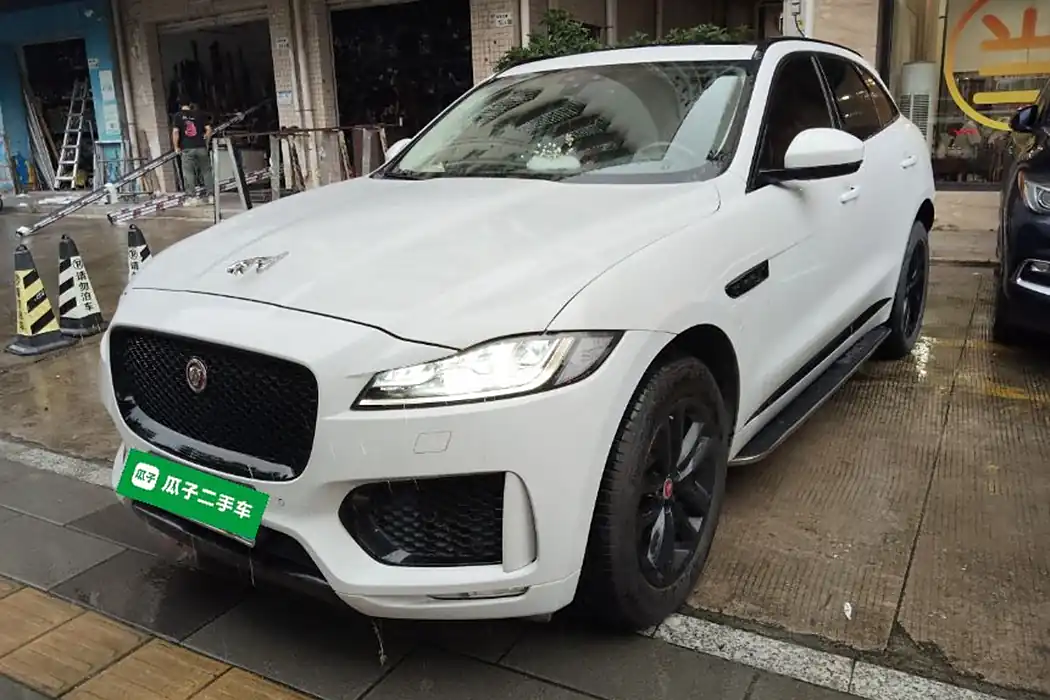 Jaguar F-PACE 2020 2.0T Race Flag Version
