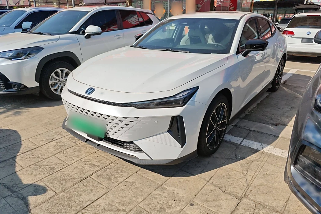 Changan UNI-V Smart iDD 2024 Blue Whale Smart iDD 136km Smart Cool Type