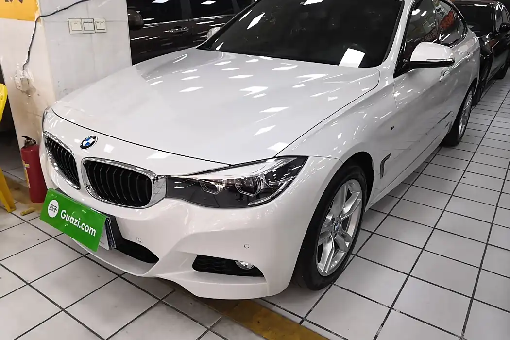 BMW 3 Series GT 2019 320i M sports suit