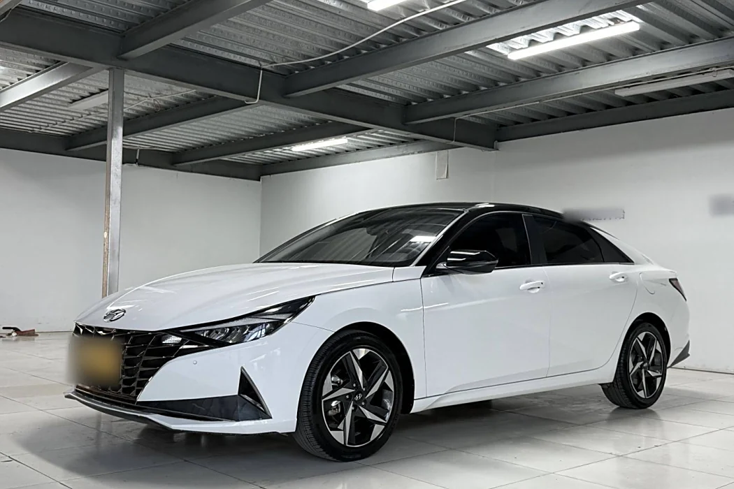 Hyundai Elantra 2022 1.5L CVT LUX Premium Edition